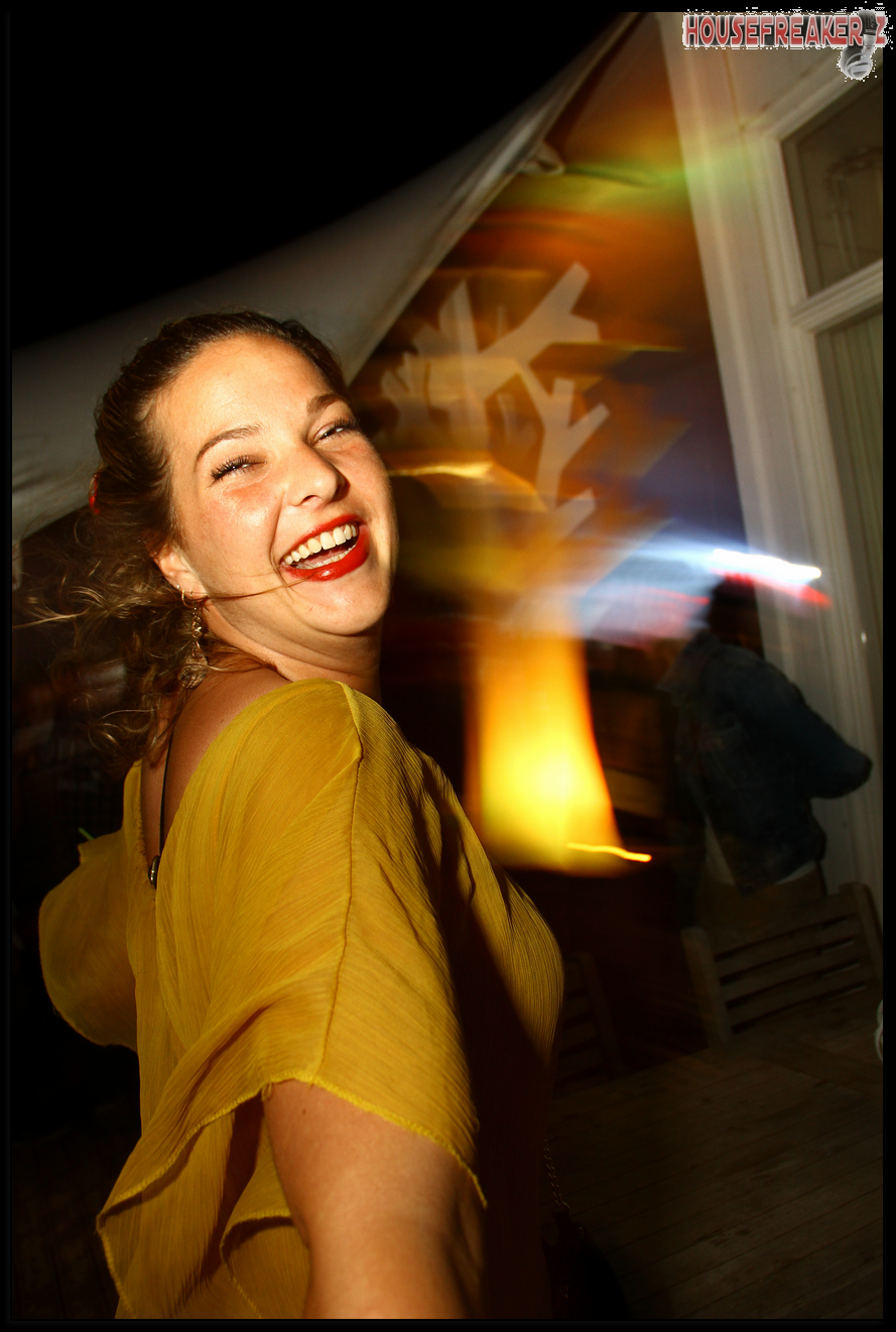 889x1321 pixels (1.044K)